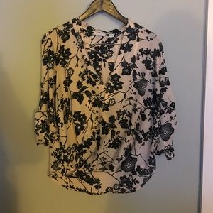 🦄New York & Company Floral Blouse