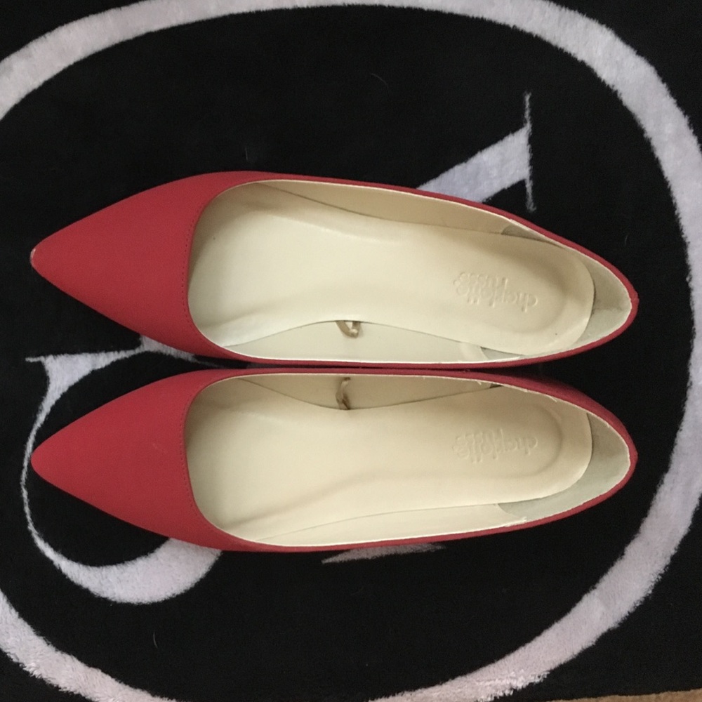 Perfect red flats
