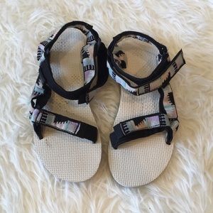 Urban Outfitters Teva Sandals | Size 7