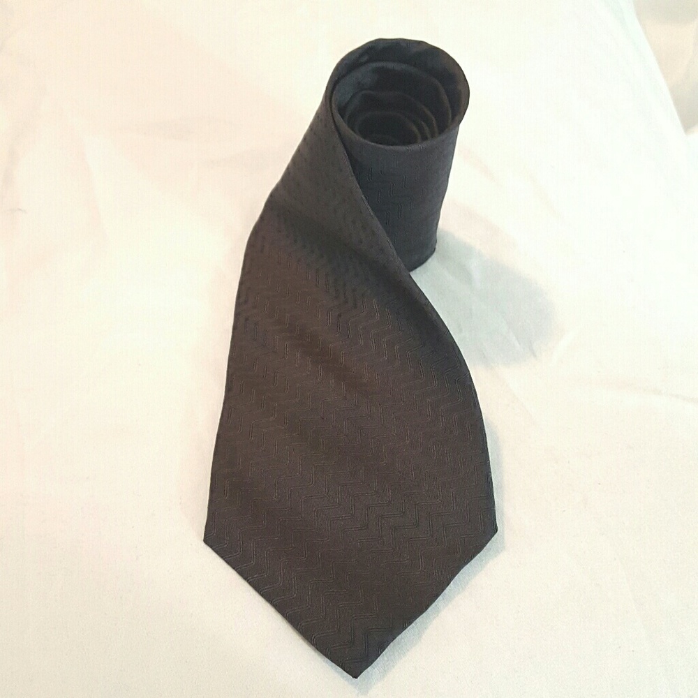 Kenneth Cole New York 100% silk tie