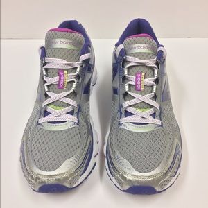 NEW BALANCE W1080V5 RUNNING SNEAKERS SIZE 11