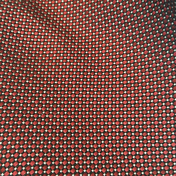 Geoffrey Beene 100% silk tie - Picture 2 of 2