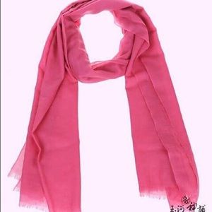 100% wool scarf, it is very thin but warm
