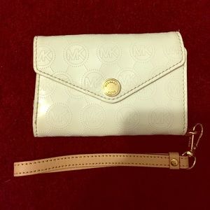 Michael Kors iPhone Wristlet