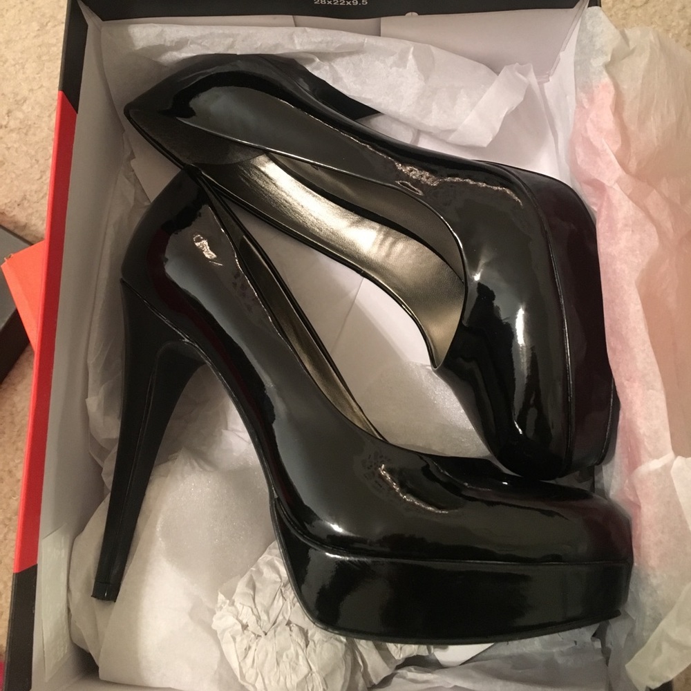 Black shinny heels