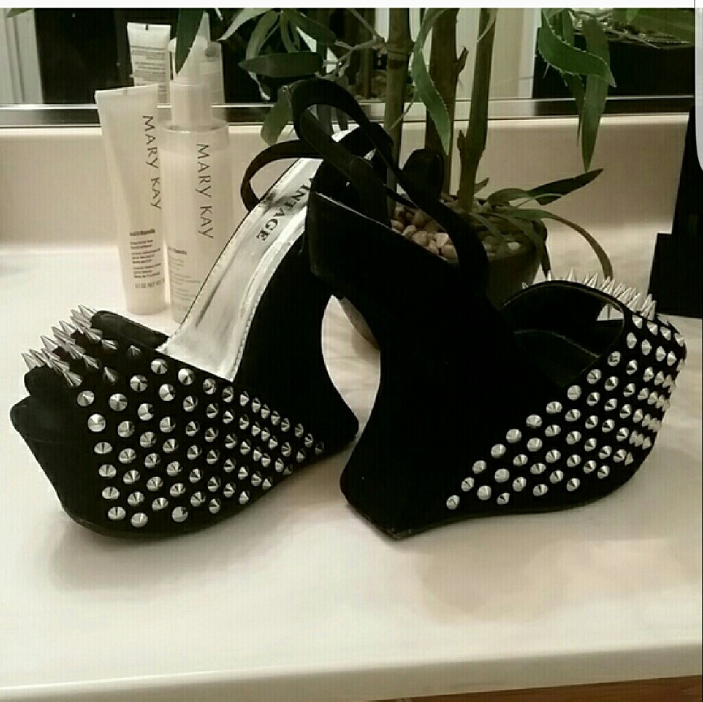 Spiked wedges