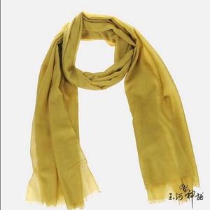 100% pure wool scarf, it is very thin but warm