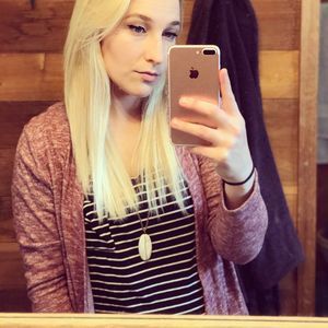 Meet your Posher, Becca