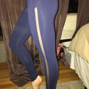 Mesh-side athletic leggings