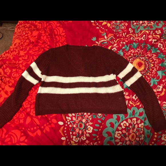 Maroon and white v-neck crop sweater - Picture 1 of 1