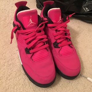 Retro Jordan 4 "Valentine"