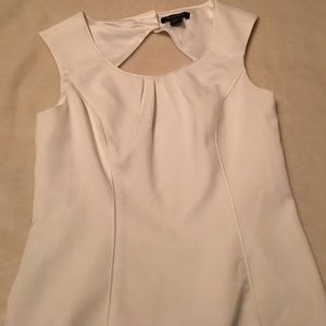 White House|Black Market white top