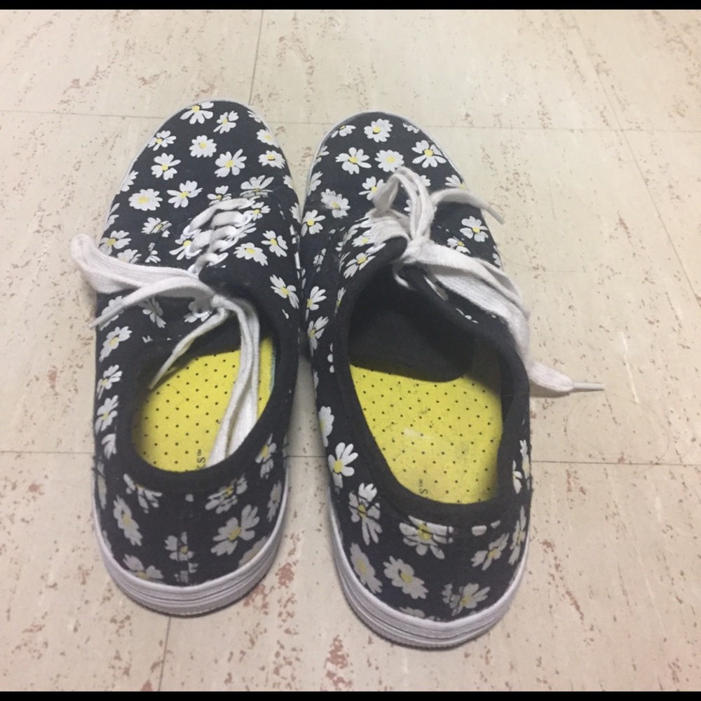 Daisy sneakers