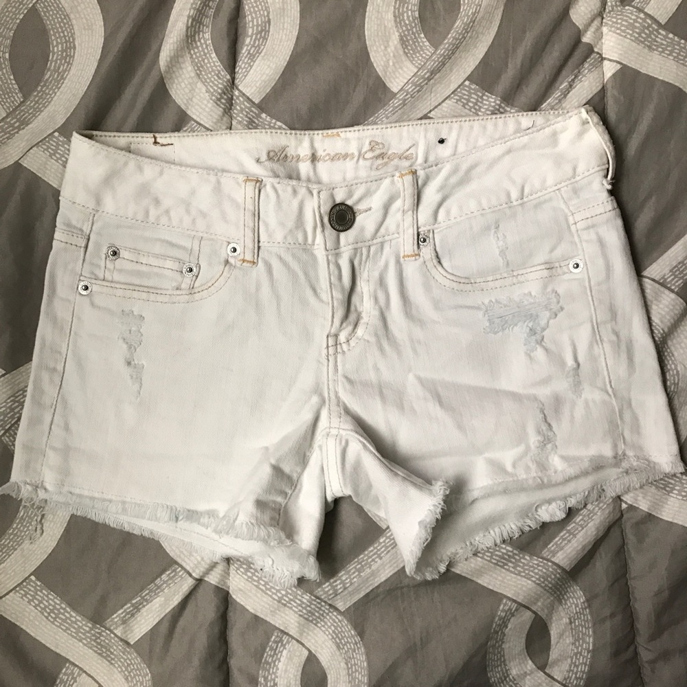 🌺SOLD ON M🌺 American Eagle white jean shorts