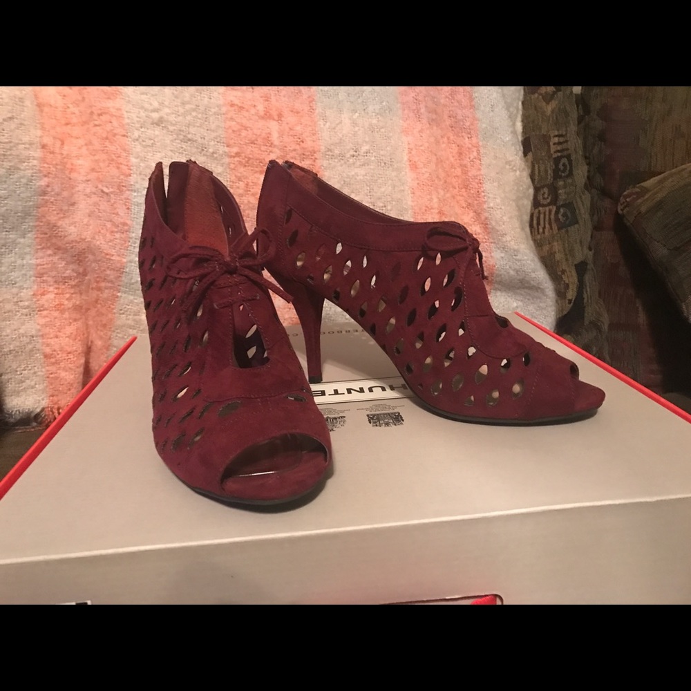 Burgundy opened toe