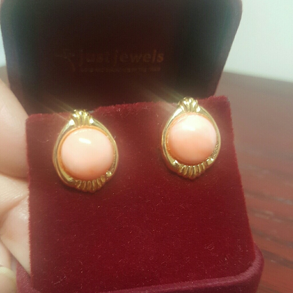 Vintage 14k angle skin coral earrings