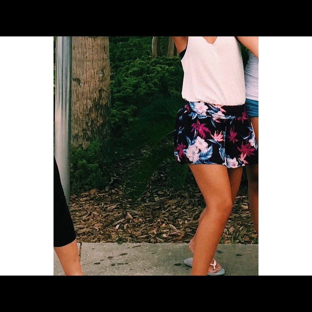 american eagle hawaiian patterned shorts