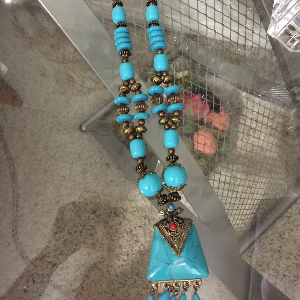 torquoise necklace worn once, good condition