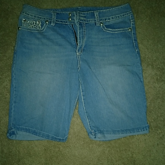 Size 14 Code blue shorts - Picture 2 of 3