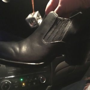 Born short boots wore one time