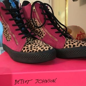 Betsey Johnson sneakers new with box size 7