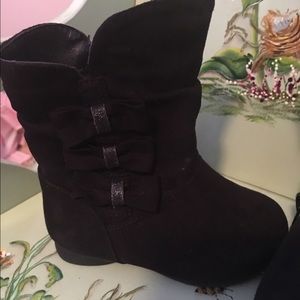 Toddler size 4 boots