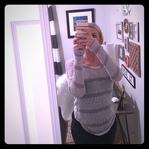 Comfy stylish lightweight sweater!!