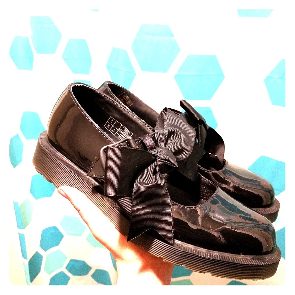 Dr. Martens Mariel Bow Mary Jane patent leather