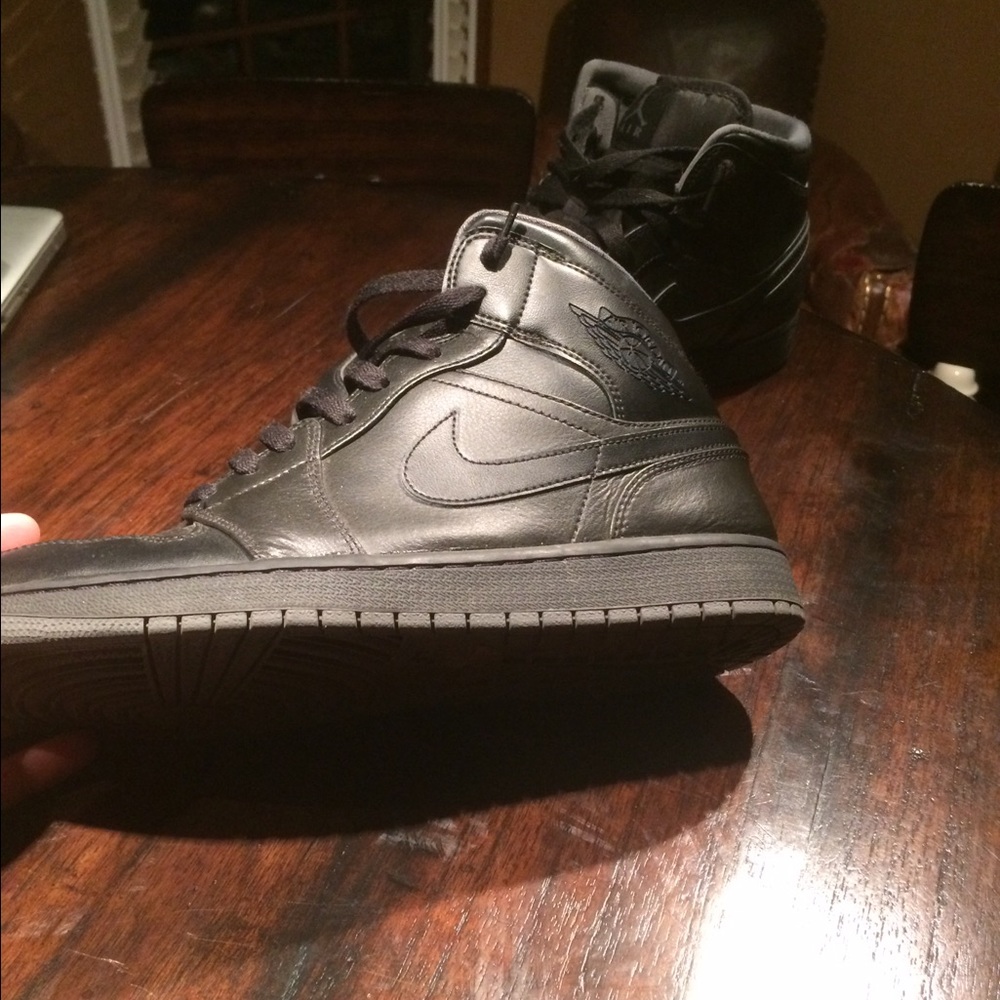 Nike Air Jordan shoes black
