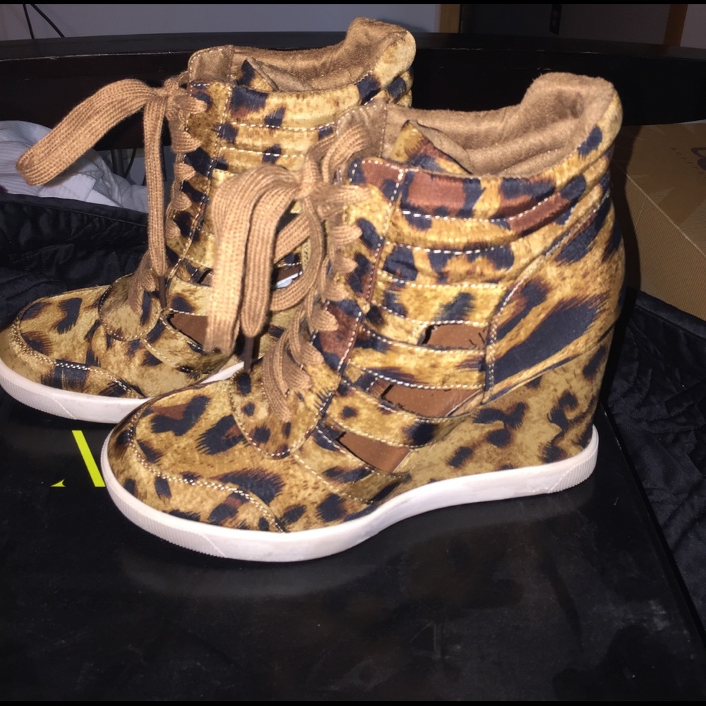 Leapord wedges ADORABLE😍😍😍