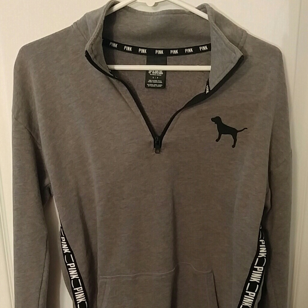 ⭐sale NWOT Vs pink sweater
