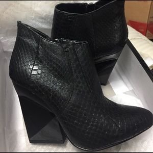 New black dolce vita boots