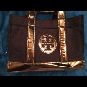 🙌🏼Tory Burch wool and Gold Tote!