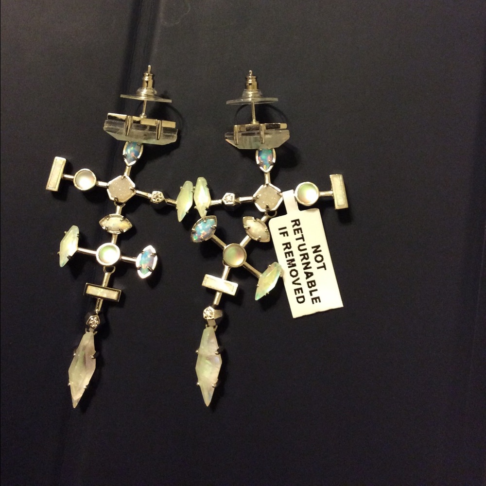 Kendra Scott Teagan earrings**SOLD**