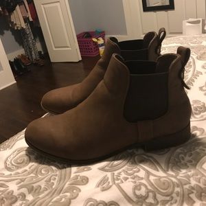 Brown Chelsea boots