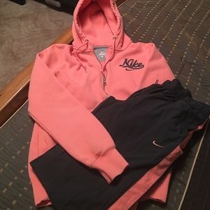 Nike set ! Dark gray and peach 🍑 nice looking !!