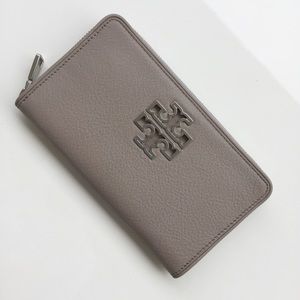 New Tory Butch Britten Zip Wallet