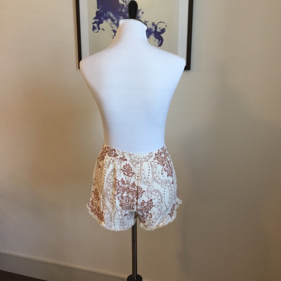 Ivory Brown Shorts - Picture 4 of 7
