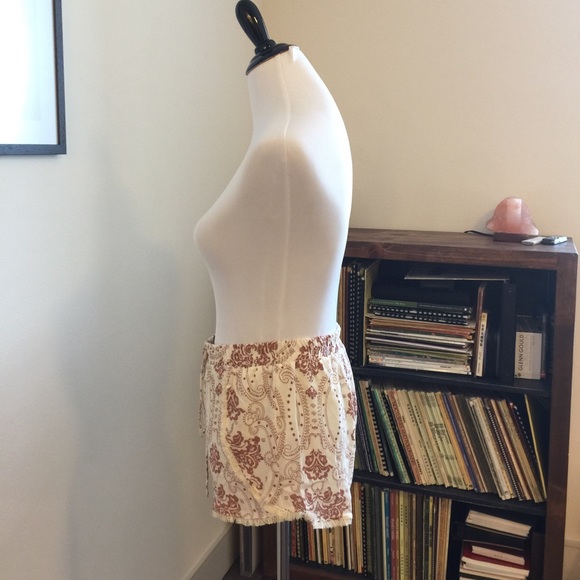 Ivory Brown Shorts - Picture 5 of 7