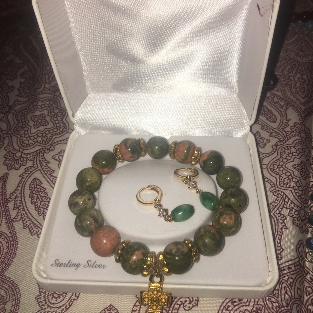 Sterling silver100%