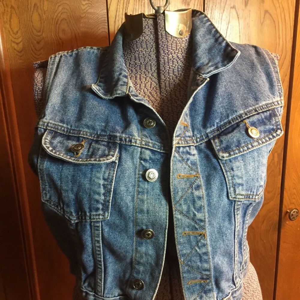 1990's vintage denim vest. County Seat, size L