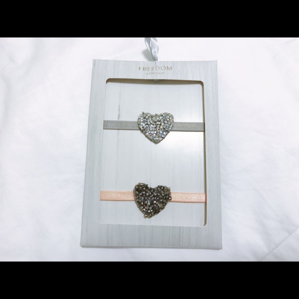✨MUST GO✨Two Pack TopShop Heart Chokers