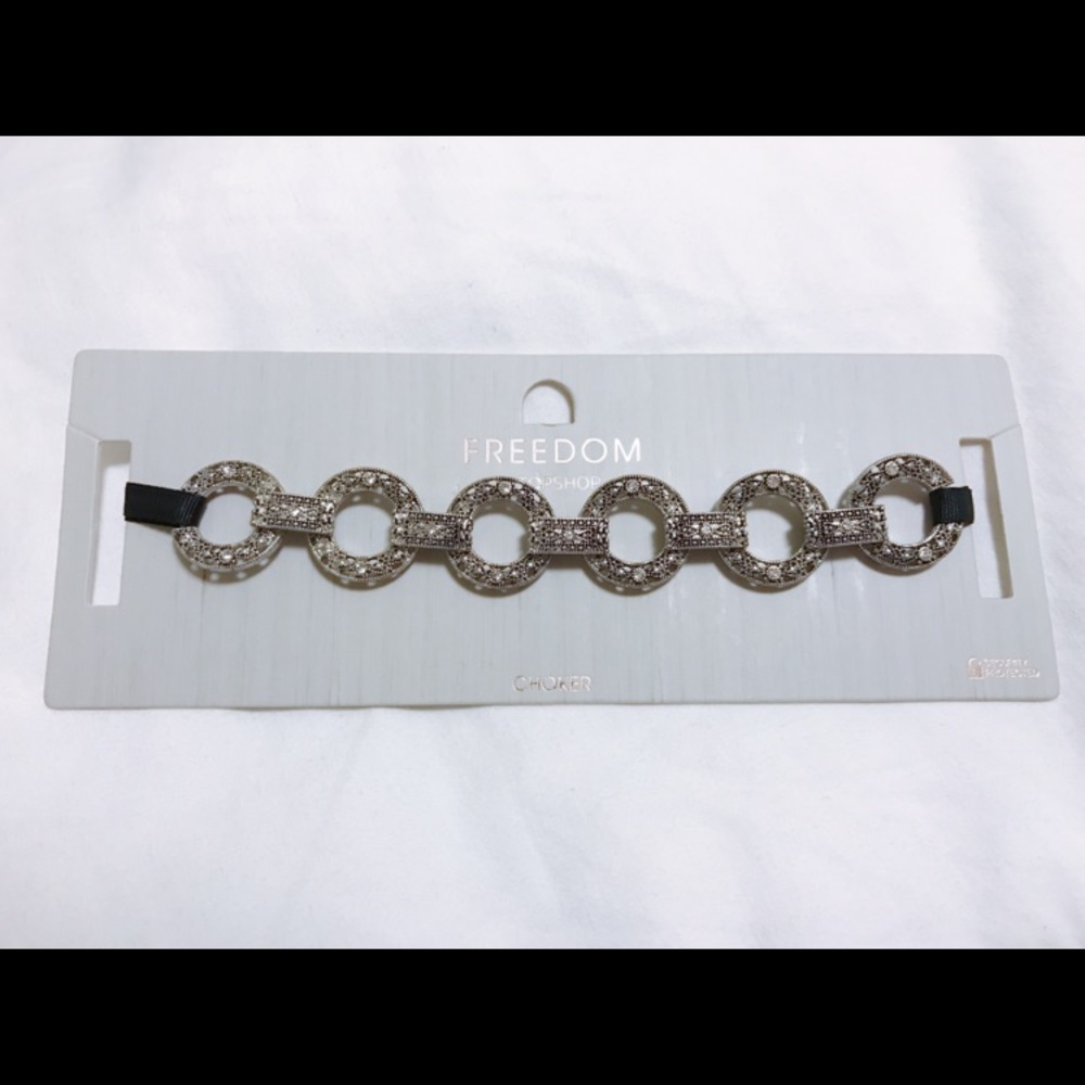 ✨MUST GO✨ TopShop Link Choker