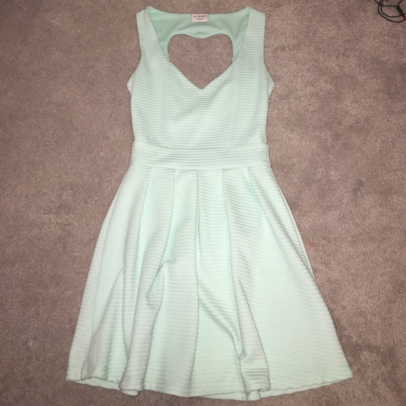 Cute dress - Picture 1 of 3