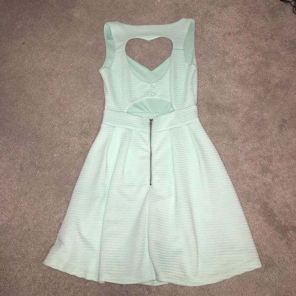 Cute dress - Picture 2 of 3