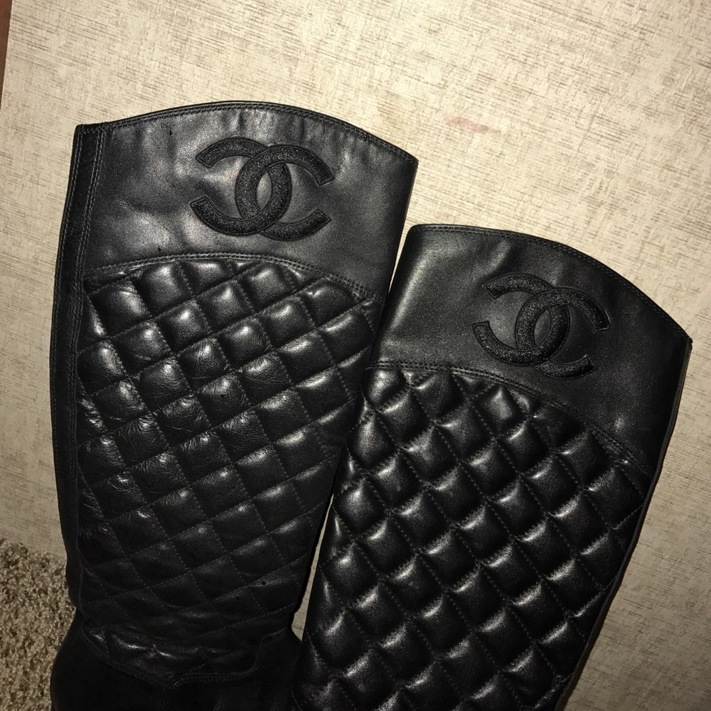 Quilted black boots size 5