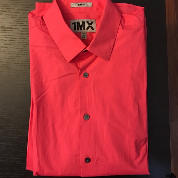 Fitted button up sleeve. - Picture 3 of 3