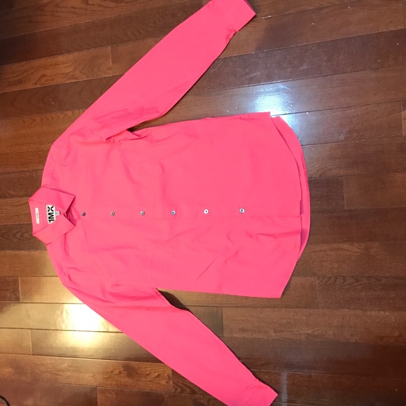 Fitted button up sleeve. - Picture 2 of 3