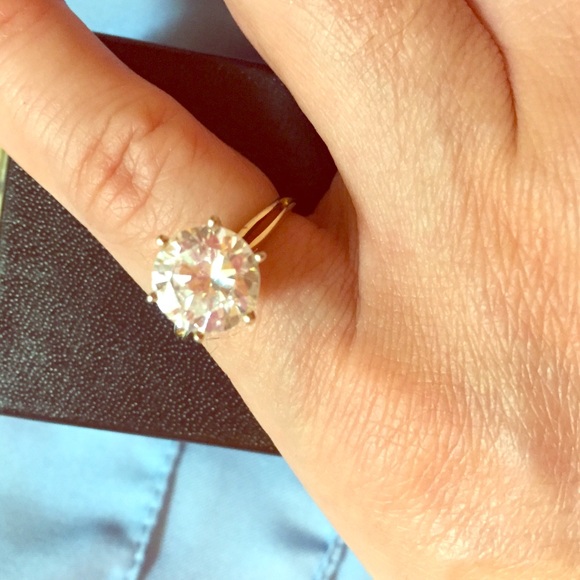 Jewelry - 14k gold and large CZ 💎 💍