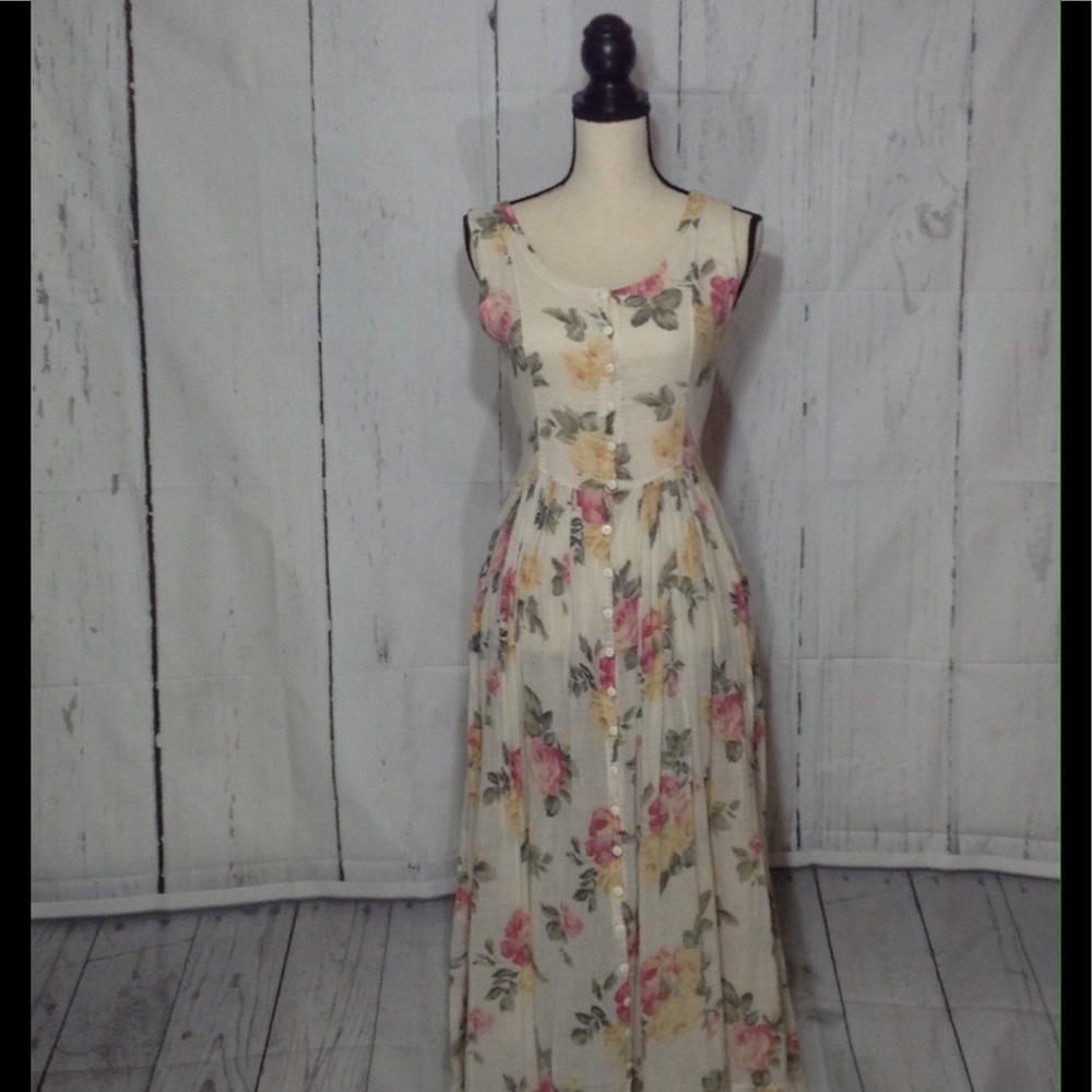 Her Style Sleeveless Cream Floral Dress